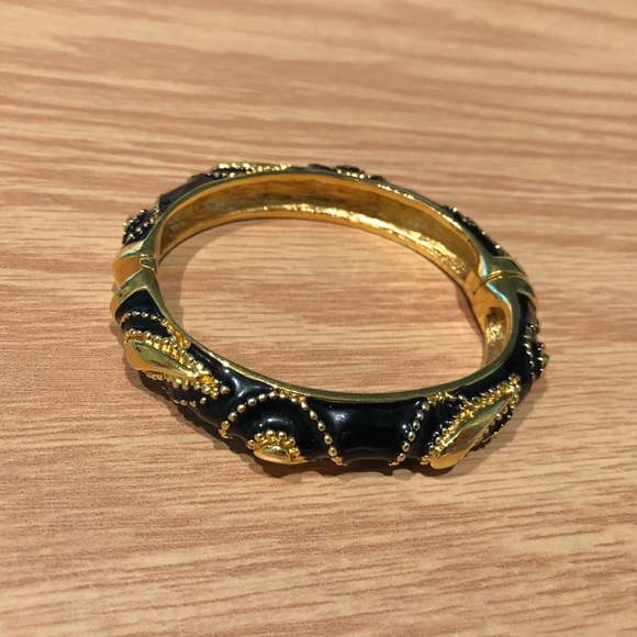 Black and Gold Bangle Clasp Bracelet - Picture 5 of 10